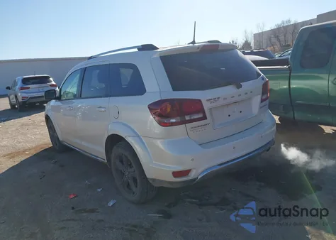 2018 Dodge Journey Crossroad z USA, uszkodzony, nr VIN 3C4PDCGB5JT507718